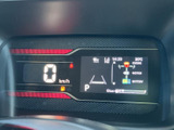 運転に必要な情報をひと目で確認できる、見やすいデザインです。デジタル表示で、より分かりやすく、運転をサポートしてくれるでしょう。