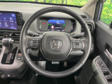 インテリアに合わせたデザインのステアリングは、運転される方のことも考え、運転しやすい形状、大きさです。是非一度、実際に触ってお確かめください。