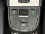 【電動パーキングブレーキ】パーキングブレーキを指先だけで操作可能です!力の弱い人にも安心してブレーキをかけていただけます!