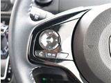 『1台』のお車に対して、3名体制で日々議論を重ね仕入れを行っております。