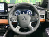 【純正革巻きステアリング】上質な革を使用することで、手にしっかり馴染みとても運転しやすいハンドルです♪
