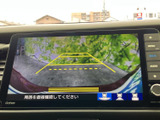 駐車時の後方視界を確保し、安全な後退をサポート。狭い場所でも安心して運転できます。