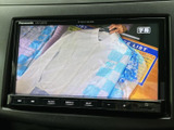 停車時にテレビ放送を視聴可能です。旅先での情報収集や休憩時間のエンターテイメントに役立ちます。