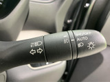 操作しやすいレバーデザインで、安全な車線変更をサポートします。視認性の高いインジケーターで周囲へのアピールも効果的です。