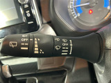 【オートワイパー(AUTO)】雨が降り出した時に、雨滴検出用センサー(レインセンサー)が雨滴を感知すると、自動でワイパーが動作します。