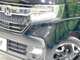 【LEDヘッドライト】悪天候や夜間走行時も良好な視界を確保し安心して運転できる高輝度LEDヘッドライトを装備!点灯速度が早く、消費電力も抑えられています。