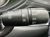 直感的な操作でウインカーを作動させることができます。スムーズな操作で、安全な車線変更をサポートします。