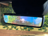 【デジタルインナーミラー】後席の大きな荷物や同乗者で後方が確認しづらい時でも安心!カメラが撮影した車両後方の映像をルームミラー内に表示。クリアな視界で状況の確認が可能です!