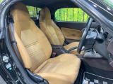 運転席シート廻りは使用感も少なく、良好な状態となっています。前オーナー様が丁寧に使っていたことがよくわかりますね。