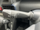 雨天時でも安心して運転できる、操作性の高いワイパーレバー。インターバル調整機能も搭載し、天候に合わせて最適なモードを選択可能です。