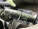 視界を確保するワイパー操作は、安全運転の基本です。シンプルな操作で、雨天時でも快適な視界を維持できます。