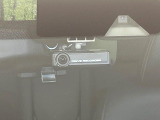 【エマージェンシーブレーキ】走行中に前方の車両等を認識し、衝突しそうな時は警報とブレーキで衝突回避と被害軽減をアシスト。より安全にドライブをお楽しみいただけます。