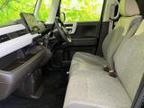 視認性の高い設計で、運転しやすい環境を提供します。安全運転をサポートする、快適な空間を演出しています。