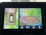 カメラ映像を表示し、安全な後退や駐車をサポート。周囲の状況を把握しやすく、運転をアシストします。