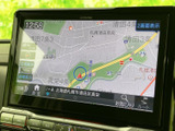 目的地までのルートを鮮明に表示。交通状況に合わせて最適な経路を案内し、安心してドライブをお楽しみいただけます。