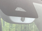 【三菱e-Assist】走行中に前方の車両等を認識し、衝突しそうな時は警報とブレーキで衝突回避と被害軽減をアシスト。より安全にドライブをお楽しみいただけます。