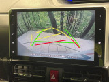 【バックカメラ】駐車時に後方がリアルタイム映像で確認できます。大型商業施設や立体駐車場での駐車時や、夜間のバック時に大活躍!運転スキルに関わらず、今や必須となった装備のひとつです!