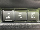 【両側パワースライドドア】スマートキーや運転席のスイッチで後席両側スライドドアの開閉が可能♪電動だから力を入れてドアを開ける必要が無く、小さなお子様でも簡単に開け閉めでき快適です♪