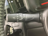 ワンタッチでワイパーを操作可能。雨天時でも、視界を確保して安全運転をサポートします。