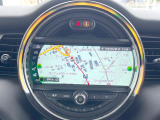 ●純正ナビ:一体感のあるナビは、高級感ある車内を演出してくれます。オーディオ機能も充実しておりますので、運転もより楽しめます♪