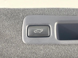 【パワーバックドア】スマートキーや運転席のボタンを押すだけでリアゲートが自動で開閉します!荷物を持っている時や、高い位置にあるバックドアを閉める際に便利な機能です♪