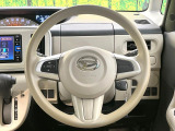 インテリアに合わせたデザインのステアリングは、運転される方のことも考え、運転しやすい形状、大きさです。是非一度、実際に触ってお確かめください。