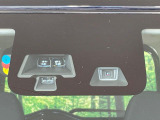 【エマージェンシーブレーキ】走行中に前方の車両等を認識し、衝突しそうな時は警報とブレーキで衝突回避と被害軽減をアシスト。より安全にドライブをお楽しみいただけます。