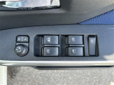 【パワーウインドウ】運転席のスイッチで、各席の窓ガラスの開閉ができます!あると便利ですよね!