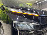 【LEDヘッドライト】悪天候や夜間走行時も良好な視界を確保し安心して運転できる高輝度LEDヘッドライトを装備!点灯速度が早く、消費電力も抑えられています。
