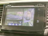 【マルチビューカメラシステム】専用のカメラにより、上から見下ろしたような視点で360度クルマの周囲を確認することができます☆死角部分も確認しやすく、狭い場所での切り返しや駐車もスムーズに行えます。