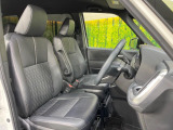 運転席シート廻りは使用感も少なく、良好な状態となっています。前オーナー様が丁寧に使っていたことがよくわかりますね。