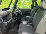 運転席周りは機能性とデザイン性を両立。操作しやすいスイッチ類が、快適なドライブをサポートします。