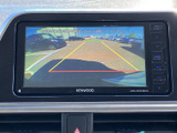 バックカメラ連動で、安全確認をサポート。後退時の視界を広げ、スムーズな駐車操作をアシストします。