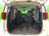 普段のお買い物や通勤、送迎等に十分な荷室スペースを確保しております。セカンドシートを倒すと、大きな荷物の積載も可能です♪