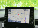 ナビゲーションシステムで、目的地への道案内をスムーズに。視認性の高い画面で、運転中でも安全に操作できます。