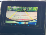 【バックカメラ】駐車時に後方がリアルタイム映像で確認できます。大型商業施設や立体駐車場での駐車時や、夜間のバック時に大活躍!運転スキルに関わらず、今や必須となった装備のひとつです!
