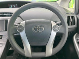 インテリアに合わせたデザインのステアリングは、運転される方のことも考え、運転しやすい形状、大きさです。是非一度、実際に触ってお確かめください。
