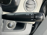 視認性の高いウインカーレバー。安全な車内空間を確保し、スムーズな操作性を実現しています。