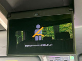 【14型有機ELフリップダウン】三列目からでも迫力のエンタメが観れる大画面フリップダウン。有機ELのモニターでは、一般的なフリップダウンよりも高コントラストでキレイな映像を楽しめます。