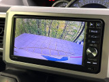【バックカメラ】駐車時に後方がリアルタイム映像で確認できます。大型商業施設や立体駐車場での駐車時や、夜間のバック時に大活躍!運転スキルに関わらず、今や必須となった装備のひとつです!