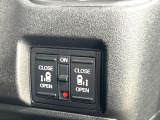 【両側パワースライドドア】スマートキーや運転席のスイッチで後席両側スライドドアの開閉が可能♪電動だから力を入れてドアを開ける必要が無く、小さなお子様でも簡単に開け閉めでき快適です♪