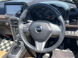 握りやすく操作しやすいステアリング。快適なドライビングポジションを保ち、長距離運転でも疲れにくい設計です。操作系の配置も工夫されています。