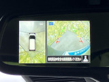 広角で後方の状況を確認できるバックモニター。駐車場での出し入れや、後方からの接近車両に注意し、安全運転をサポートします。