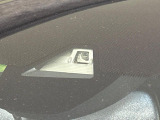 【ホンダセンシング】走行中に前方の車両等を認識し、衝突しそうな時は警報とブレーキで衝突回避と被害軽減をアシスト。より安全にドライブをお楽しみいただけます。
