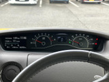 必要な情報を一目で確認できるシンプルなデザインです。運転に必要な情報を分かりやすく表示し、安全運転をサポートします。