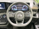 インテリアに合わせたデザインのステアリングは、運転される方のことも考え、運転しやすい形状、大きさです。是非一度、実際に触ってお確かめください。