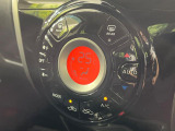 【オートエアコン】一度お好みの温度に設定すれば、車内の温度を検知し風量や温度を自動で調整。暑い&hellip;寒い&hellip;と何度もスイッチ操作をする必要はありません。快適な車内空間には必須の機能ですね♪