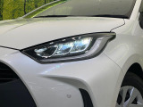 【LEDヘッドライト】悪天候や夜間走行時も良好な視界を確保し安心して運転できる高輝度LEDヘッドライトを装備!点灯速度が早く、消費電力も抑えられています。