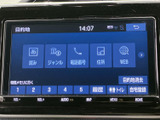 停車時にTVを楽しめる機能も搭載。移動時間の合間や休憩時に、ご家族でゆったりと映像を楽しめます。