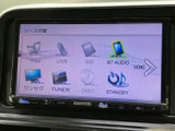 多彩な入力ソースに対応し、お好みの音楽を自由に楽しめます。スマートフォン連携も可能です。